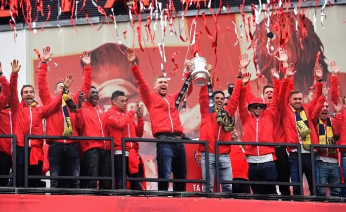 Framed Print : Arsenal FA Cup Triumph: 2014-15 Victory Parade Framed Print : Arsenal FA Cup Triumph: 2014-15 Victory Parade