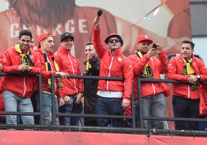 Framed Print : Arsenal FA Cup Triumph: 2014-15 Victory Parade Framed Print : Arsenal FA Cup Triumph: 2014-15 Victory Parade