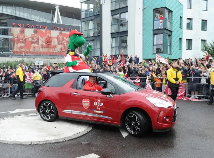 Framed Print : Arsenal FA Cup Triumph: 2014-15 Victory Parade