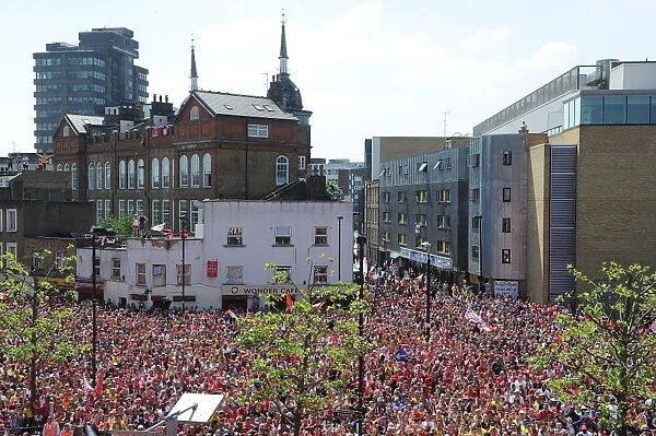Arsenal FA Cup Victory: Celebrating with Fans (2014)