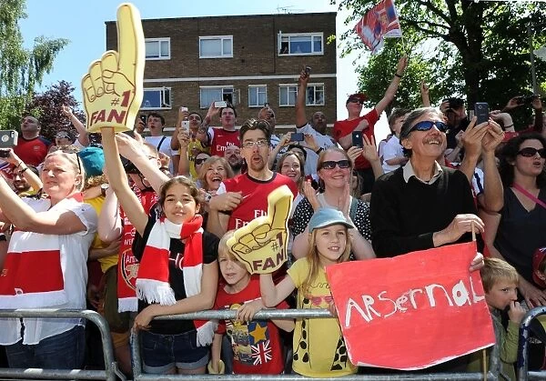 Arsenal FA Cup Victory: Celebrating with Fans in Islington (2014)