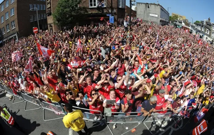 Framed Print : Arsenal FA Cup Victory: The Triumphant Parade through London, 2014