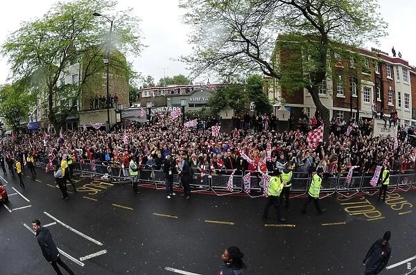Arsenal FA Cup Victory: Unforgettable Parade with Fans in London (2014-15)