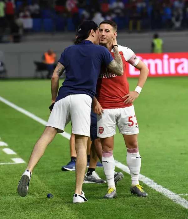 Framed Print : Arsenal Face Off Against Al-Nasr Dubai SC in 2018-19 Friendly at Al Maktoum Stadium