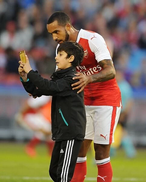 Arsenal Fan Breaks Past Security for Selfie with Theo Walcott during Arsenal vs Manchester City Pre-Season Friendly, 2016