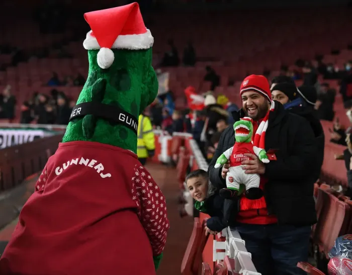 Framed Print : Arsenal Fan with Gunnersaurus Statue Ahead of Carabao Cup Quarterfinal vs. Sunderland