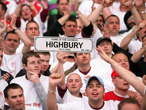 Arsenal fan with a Highbury sign. Arsenal 4: 2 Tottenham Hotspur