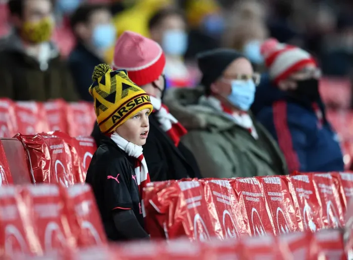 Framed Print : Arsenal Fans Cheer at Emirates Stadium during Europa League Match vs Rapid Wien