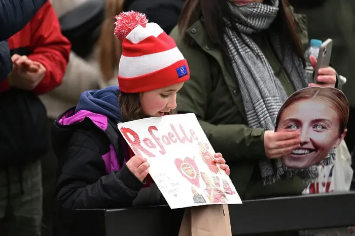 Framed Print : Arsenal Fans Cheer at Meadow Park: Arsenal Women vs Manchester City, FA Women's Super League 2022-23 Framed Print : Arsenal Fans Cheer at Meadow Park: Arsenal Women vs Manchester City, FA Women's Super League 2022-23