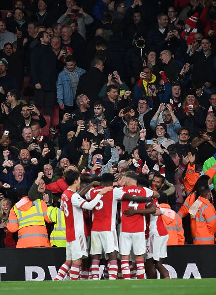 Arsenal Fans Erupt: Aubameyang Scores the Second Goal vs. Aston Villa, Premier League 2021-22