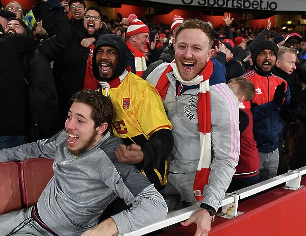 Arsenal Fans Euphoria: The Unforgettable Moment of the Second Goal Against Manchester United in the 2022-23 Premier League Match