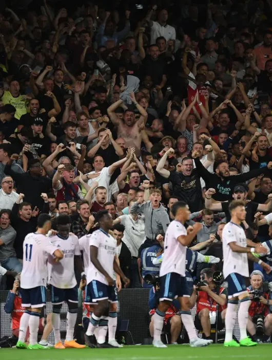 Framed Print : Arsenal Fans Euphoria: The Unforgettable Second Goal vs. Crystal Palace (2022-23 Premier League)
