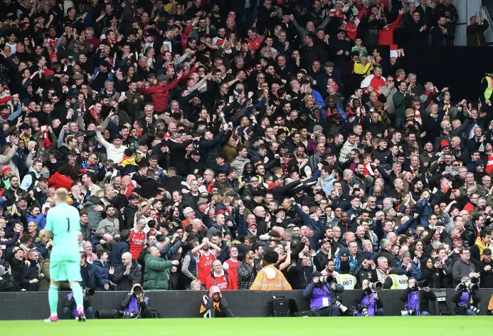 Framed Print : Arsenal Fans in Full Force: Fulham vs Arsenal, Premier League 2022-23 Framed Print : Arsenal Fans in Full Force: Fulham vs Arsenal, Premier League 2022-23