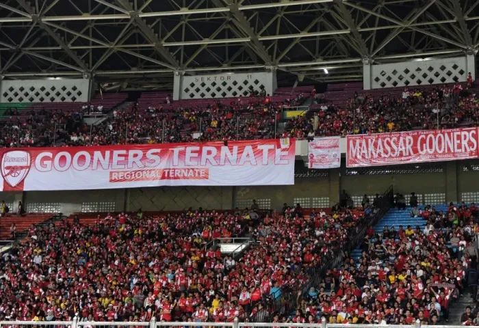 Framed Print : Arsenal Fans Gather Before Indonesia Dream Team Match, 2013
