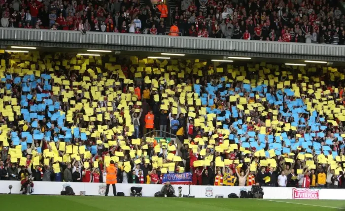 Framed Print : Arsenal fans honour ex Arsenal and Liverpool player Ray Kennedy Framed Print : Arsenal fans honour ex Arsenal and Liverpool player Ray Kennedy