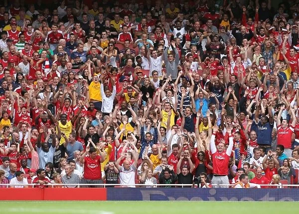 Arsenal fans Mexican Wave. Arsenal 3: 2 Celtic. Emirates Cup Pre Season