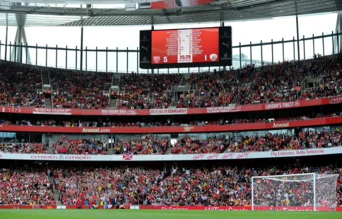 Framed Print : Arsenal fans do a mexican wave. Arsenal 5: 1 Benfica. The Emirates Cup, Day 1. Emirates Stadium