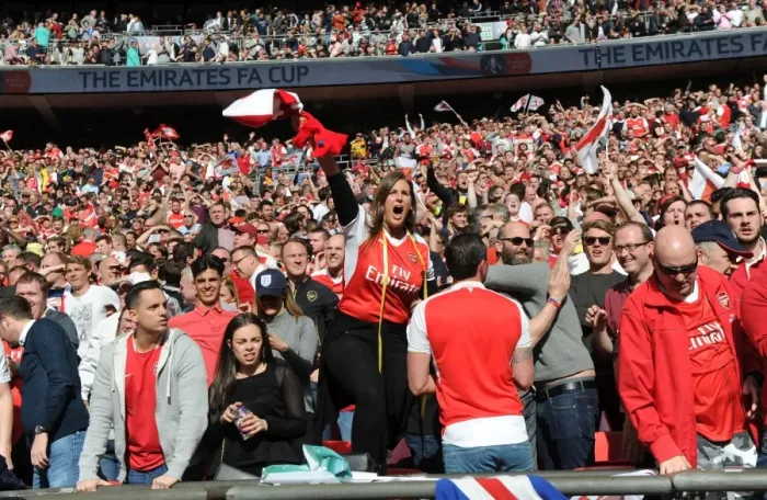 Framed Print : Arsenal Fans Passionate Support at the FA Cup Semi-Final: Arsenal vs Manchester City