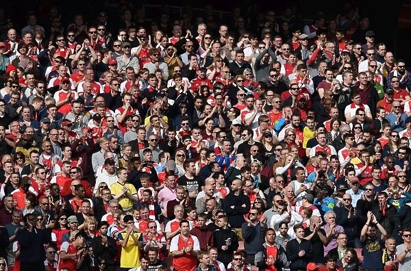 Arsenal Fans Pay Tribute to David Rocastle with Emotional Applause Minute vs. Watford (2016)