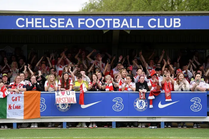 Framed Print : Arsenal Fans Rally at Chelsea vs Arsenal: FA Women's Super League Showdown, Kingston upon Thames (2022-23)