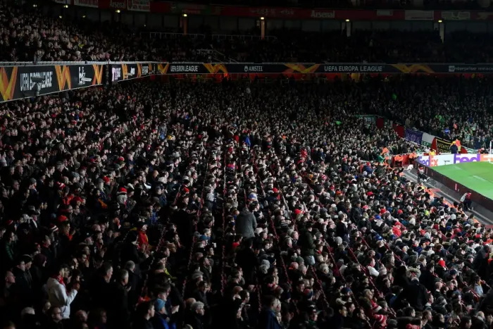 Framed Print : Arsenal Fans Roar in Emirates Stadium: Arsenal v Sporting CP, UEFA Europa League 2018-19