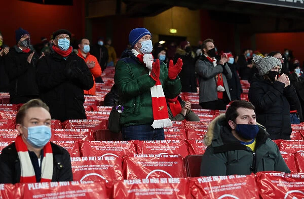 Arsenal Fans in Full Throat: Europa League Cheer at Emirates Stadium