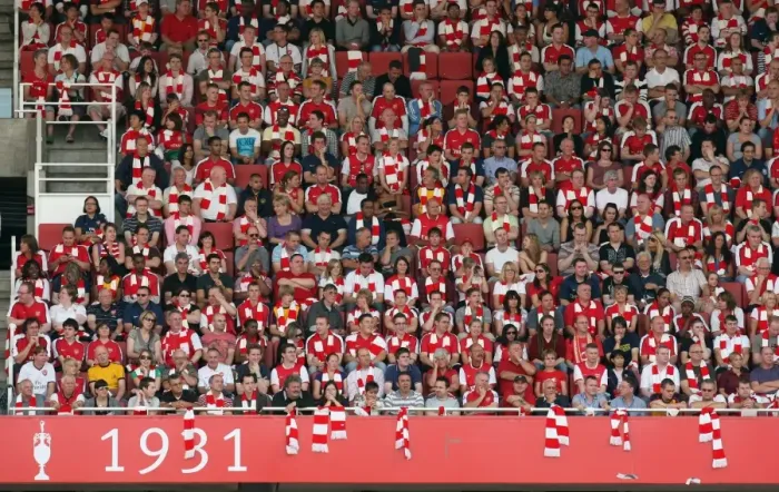 Framed Print : Arsenal Fans Triumph: 4-1 Over Portsmouth in the Barclays Premier League at Emirates Stadium