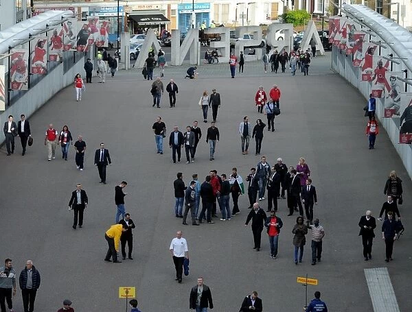 Arsenal Fans Unite: Gathering Before Arsenal vs Swansea City, Premier League 2014 / 15