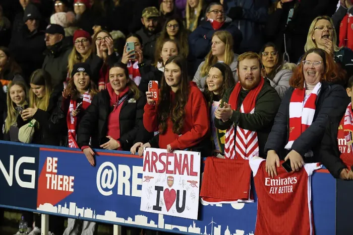 Framed Print : Arsenal Fans Unite: Supporting the Gunners in the FA Women's Continental Tyres League Cup Match against Reading