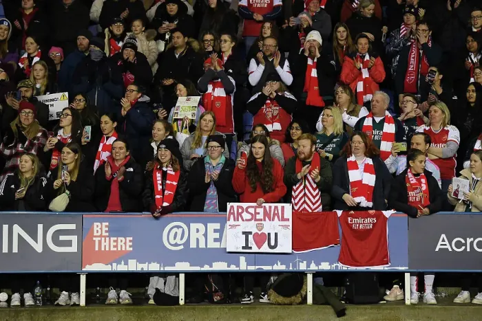 Framed Print : Arsenal Fans United: Supporting the Gunners in the FA Women's Continental Tyres League Cup Match against Reading