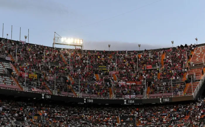 Framed Print : Arsenal Fans at the Valencia Semi-Final: UEFA Europa League 2018-19 Framed Print : Arsenal Fans at the Valencia Semi-Final: UEFA Europa League 2018-19