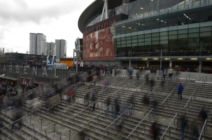 Framed Print : Arsenal fans walk up to Emirates Stadium. Arsenal 0: 2 Swansea. Barclays Premier League