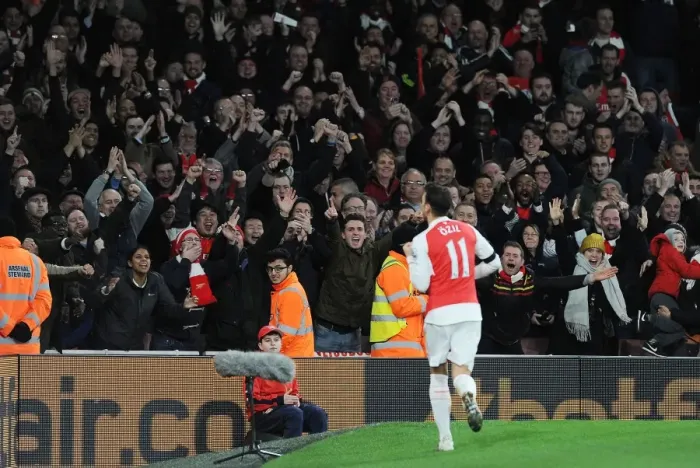 Framed Print : Arsenal Fans Go Wild as Mesut Ozil Scores Against Bournemouth (2015-16)
