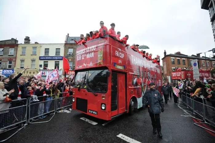 Framed Print : Arsenal FC: 2014-15 FA Cup Champions - Victory Parade at Emirates Stadium Framed Print : Arsenal FC: 2014-15 FA Cup Champions - Victory Parade at Emirates Stadium