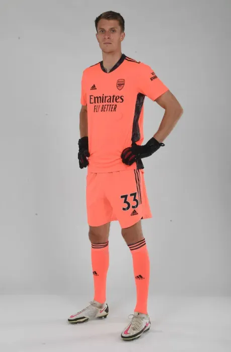 Framed Print : Arsenal FC: 2020-21 First Team - Matt Macey at Team Photocall Framed Print : Arsenal FC: 2020-21 First Team - Matt Macey at Team Photocall