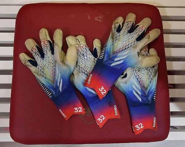 Arsenal FC: Aaron Ramsdale's Glove-Up Before Arsenal v Newcastle United (2022-23)