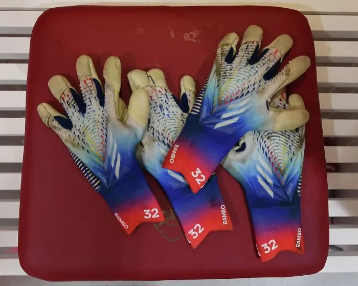 Framed Print : Arsenal FC: Aaron Ramsdale's Glove-Up Before Arsenal v Newcastle United (2022-23)