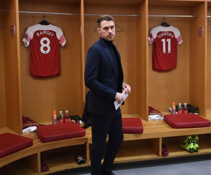Framed Print : Arsenal FC: Aaron Ramsey's Final Preparations Before Arsenal v Chelsea (2018-19)
