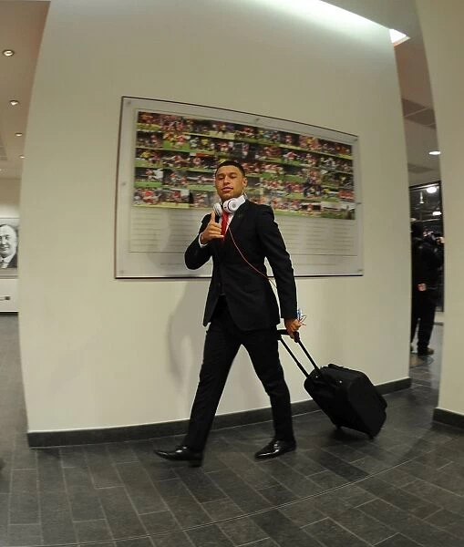 Arsenal FC: Alex Oxlade-Chamberlain Heads to the Changing Room Before FA Cup Match vs Hull City (2014-15)