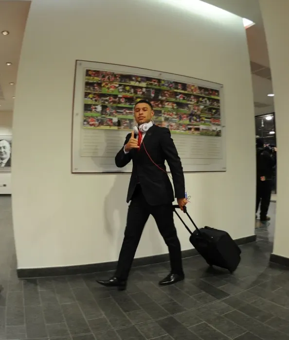 Framed Print : Arsenal FC: Alex Oxlade-Chamberlain Heads to the Changing Room Before FA Cup Match vs Hull City (2014-15)