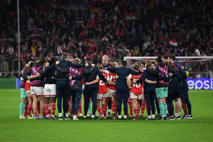 Framed Print : Arsenal and FC Bayern Munchen Square Off in UEFA Women's Champions League Quarter-Final