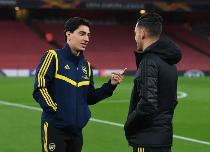 Framed Print : Arsenal FC: Bellerin and Ceballos Unite Before Vitoria Guimaraes Clash