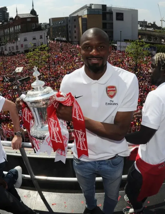 Framed Print : Arsenal FC: Celebrating FA Cup Victory - Abou Diaby at the Parade (2014)