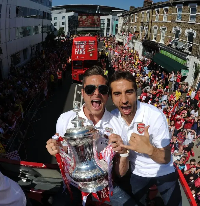 Framed Print : Arsenal FC: Celebrating FA Cup Victory with Giroud and Flamini Framed Print : Arsenal FC: Celebrating FA Cup Victory with Giroud and Flamini