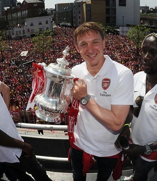 Arsenal FC: Celebrating FA Cup Victory - Kim Kallstrom at the Parade (2014)