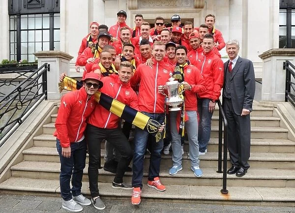 Arsenal FC: Celebrating FA Cup Victory - Parade with Arsene Wenger and the Champions (2014-15)
