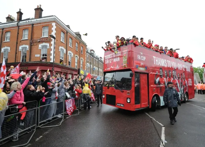 Framed Print : Arsenal FC: Celebrating FA Cup Victory with a Parade at Emirates Stadium (2014-15)