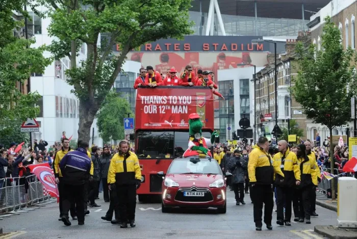 Framed Print : Arsenal FC: Celebrating FA Cup Victory - Parade with the Trophy at Emirates Stadium (2014-15)