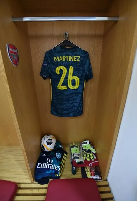 Framed Print : Arsenal FC: Emi Martinez Prepares for Arsenal v Standard Liege in UEFA Europa League (2019-20) Framed Print : Arsenal FC: Emi Martinez Prepares for Arsenal v Standard Liege in UEFA Europa League (2019-20)