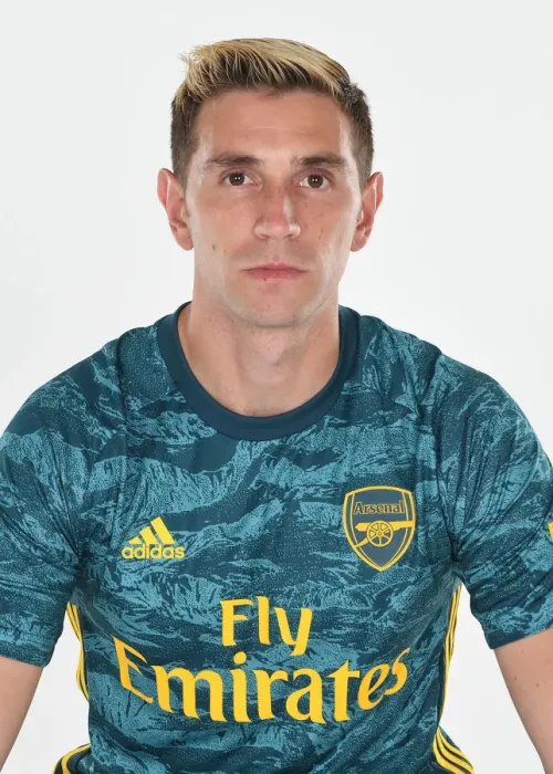 Framed Print : Arsenal FC: Emiliano Martinez at 2019-20 Pre-Season Training Framed Print : Arsenal FC: Emiliano Martinez at 2019-20 Pre-Season Training